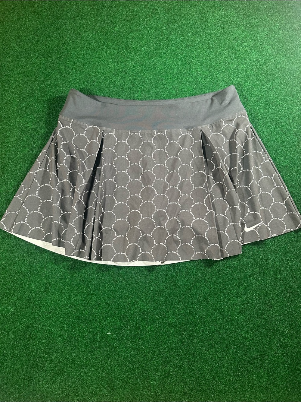 Nike Women’s Gray Circle-Pattern Pleated Skater Skort
